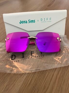 Diff Eyewear Women's Pink Purple Mirrored Sunglasses with Gold Palm Accents